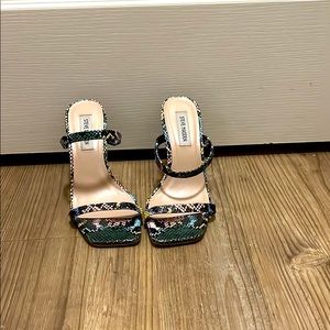 Snake pythen leather style Steven Madden heels